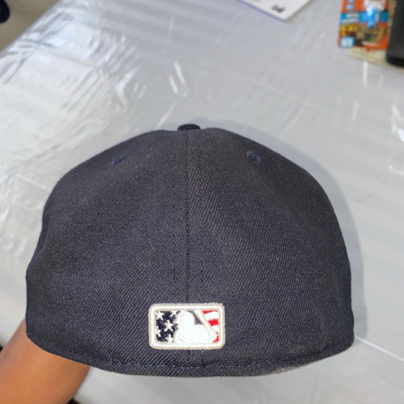 New York Yankees Fitted Hat - Picture 3 of 6